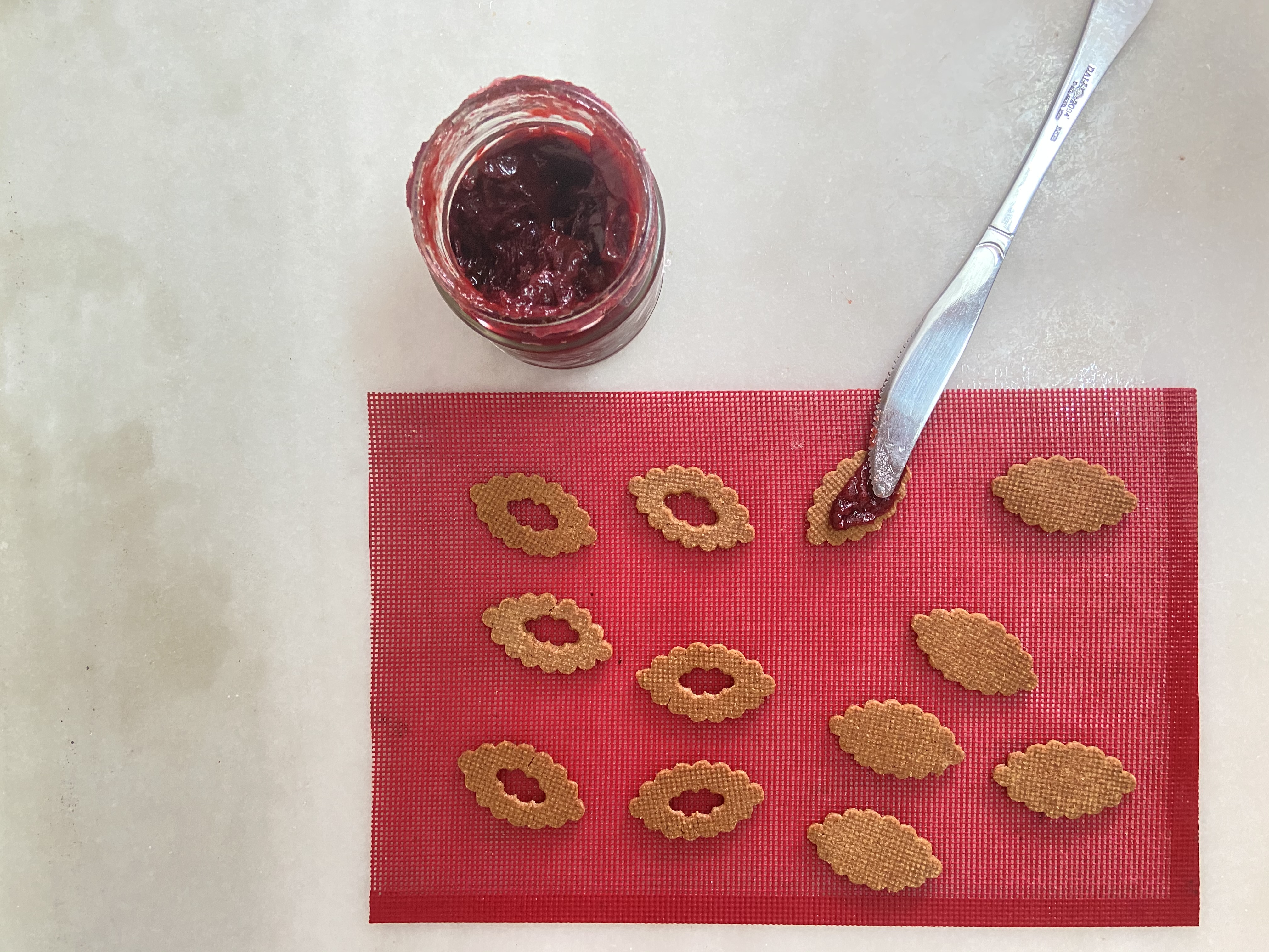 Photography from: Aprende a hacer galletas linzer, una de las recetas del Diploma en Pastelería Gastronómica del CETT-UB | CETT